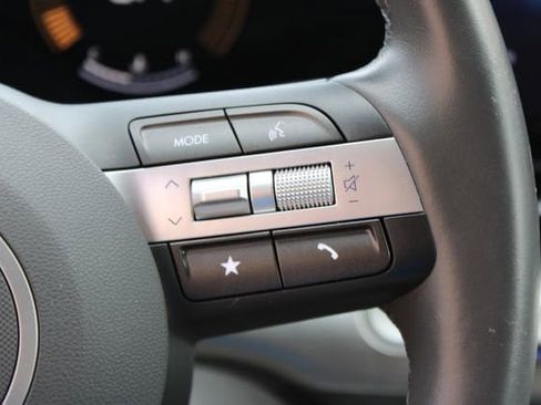 Used 2025 Hyundai Kona SEL image 12