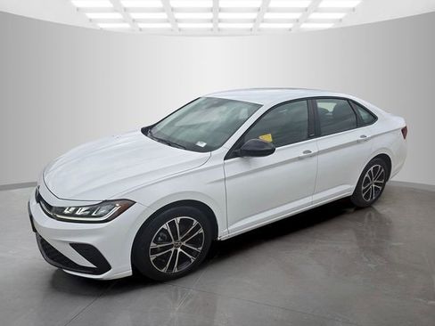 Used 2025 Volkswagen Jetta Sport image 4