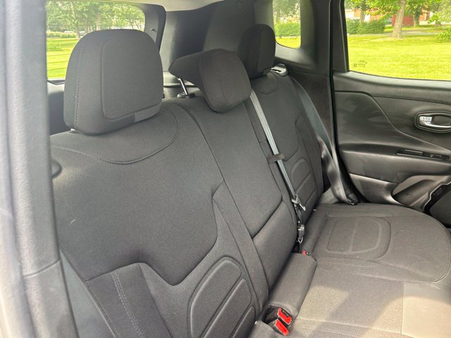 Used 2016 Jeep Renegade Latitude AWD/4WD image 23