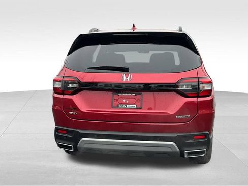 Used 2023 Honda Pilot Touring image 6