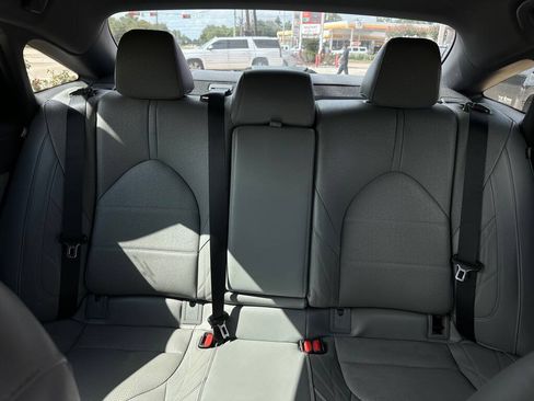 Used 2019 Toyota Avalon Limited FWD image 6