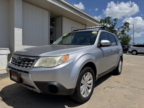 Used 2012 Subaru Forester 2.5X Premium w/ All-Weather Pkg image 2