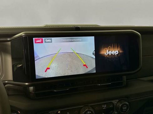 Used 2024 Jeep Wrangler Rubicon image 14