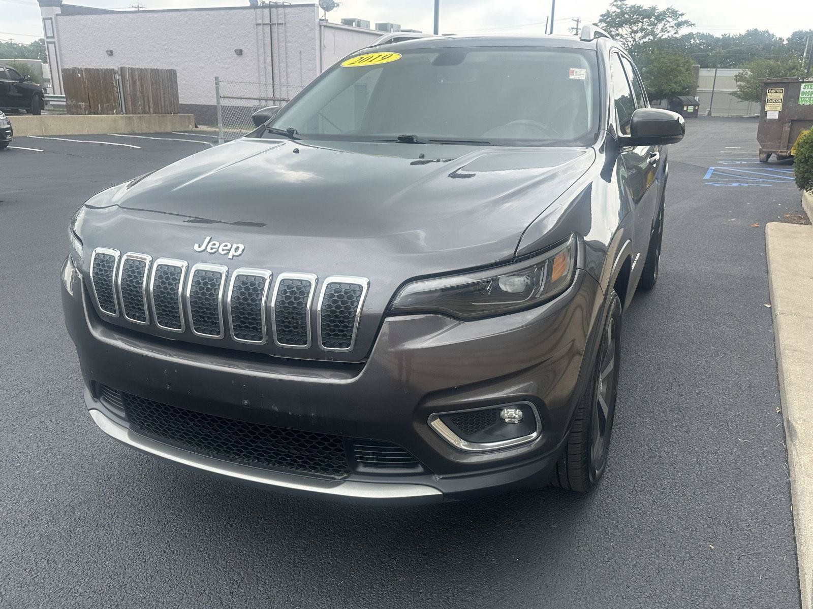 Used 2019 Jeep Cherokee Limited AWD/4WD image 6