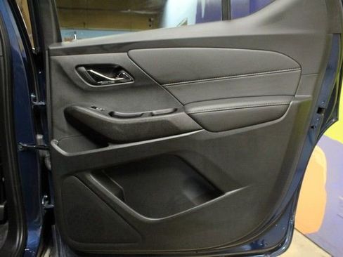 Used 2023 Chevrolet Traverse LT w/ LPO, Floor Liner Package AWD/4WD image 11