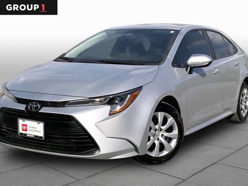 Used 2025 Toyota Corolla LE FWD image 1