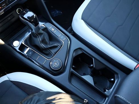 New 2025 Volkswagen Taos SE image 27