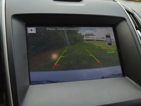 Used 2017 Ford Edge SEL w/ Equipment Group 201A AWD/4WD image 16