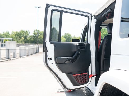 Used 2017 Jeep Wrangler Unlimited Rubicon AWD/4WD image 37