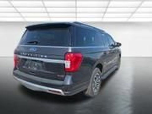Used 2024 Ford Expedition Max XLT image 4
