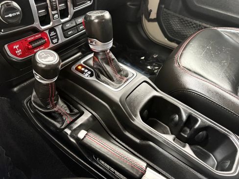 Used 2020 Jeep Gladiator Rubicon w/ Advanced Safety Group AWD/4WD image 43