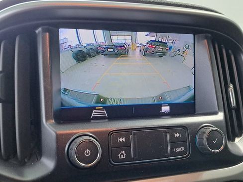 Used 2022 Chevrolet Colorado LT w/ Safety Package image 17