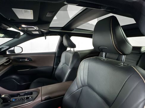 Used 2023 Toyota Crown Limited image 20