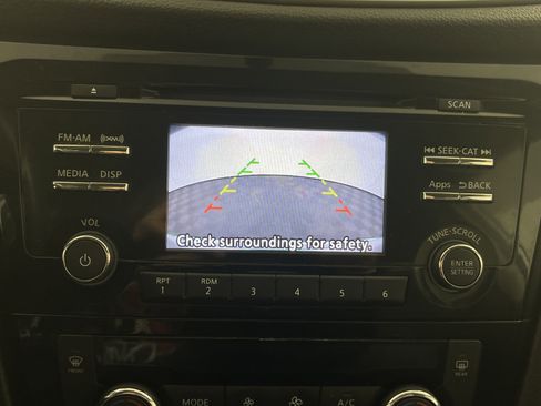 Used 2016 Nissan Rogue SV image 21