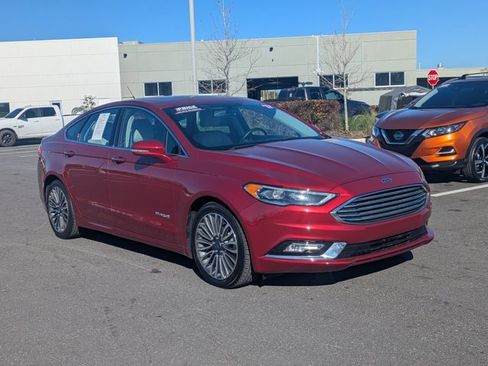 Used 2017 Ford Fusion Titanium image 3