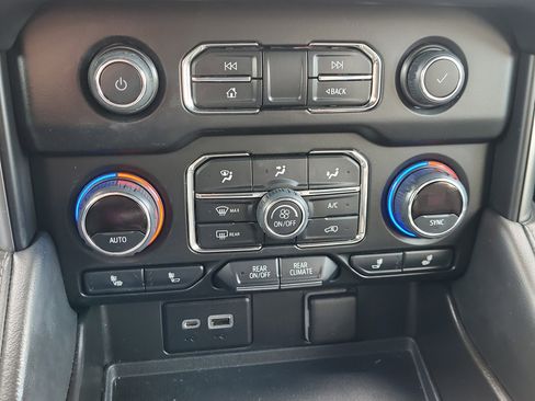 Used 2022 Chevrolet Tahoe Z71 w/ Luxury Package image 24