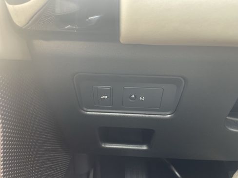 Used 2017 Land Rover Discovery HSE AWD/4WD image 14