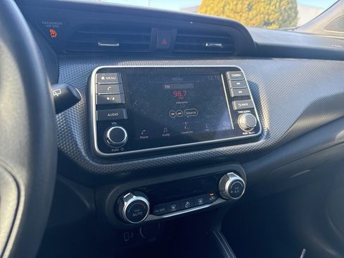 Used 2018 Nissan Kicks SV image 11