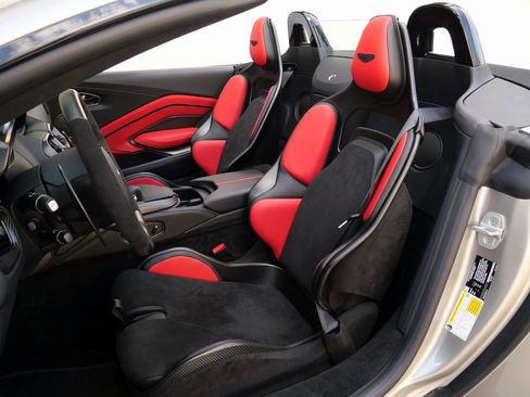 Used 2023 Aston Martin V12 Vantage Roadster image 23