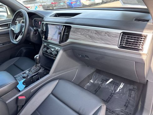 Used 2023 Volkswagen Atlas Cross Sport SE w/ Panoramic Sunroof Package AWD/4WD image 13