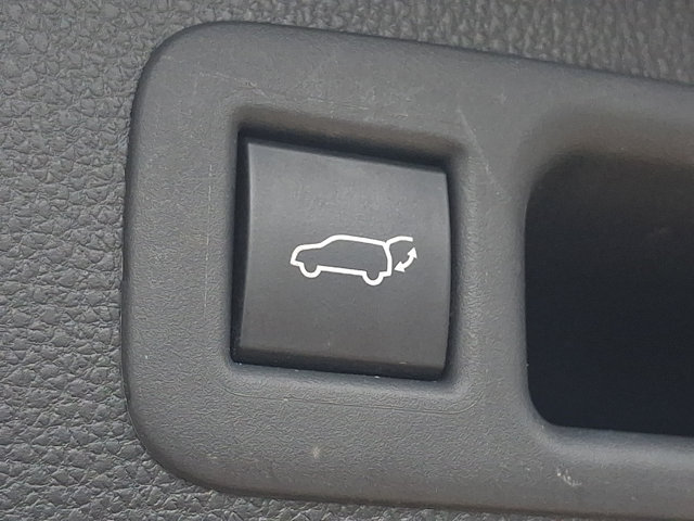 Used 2020 Toyota Highlander XLE AWD/4WD image 31