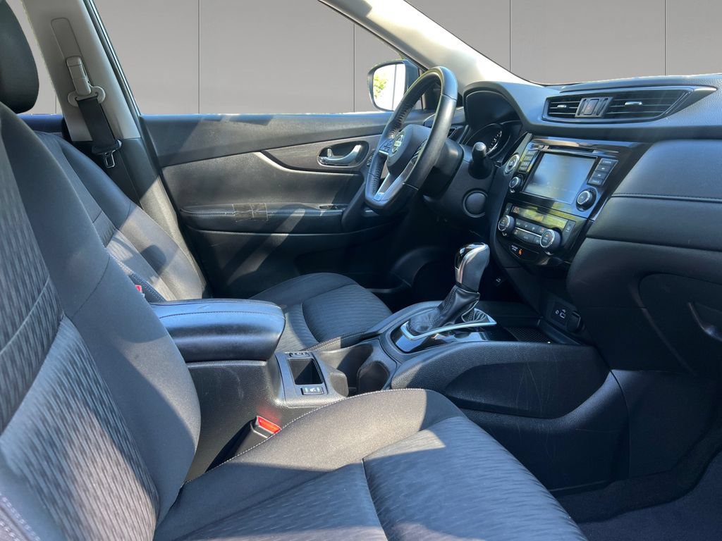 Used 2018 Nissan Rogue SV AWD/4WD image 17