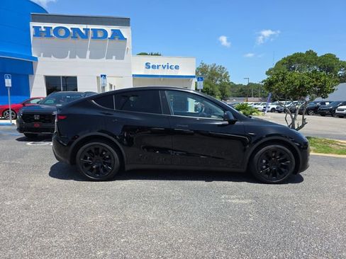 Used 2024 Tesla Model Y Long Range AWD/4WD image 3