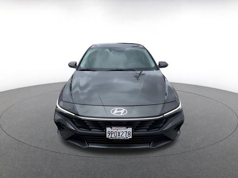 Used 2025 Hyundai Elantra Limited image 4