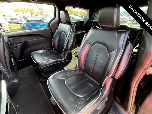 Used 2022 Chrysler Pacifica Limited w/ Uconnect Theater Family Group image 20