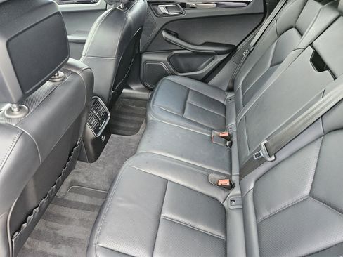Certified 2023 Porsche Macan Turbo image 28