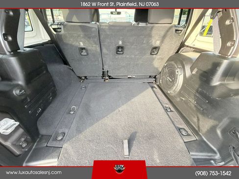 Used 2018 Jeep Wrangler Unlimited Sahara AWD/4WD image 34