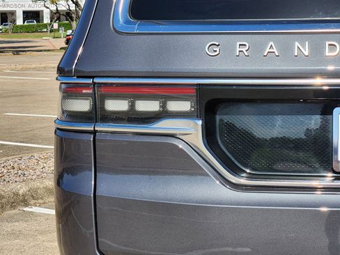 Used 2024 Jeep Grand Wagoneer L Series III image 15