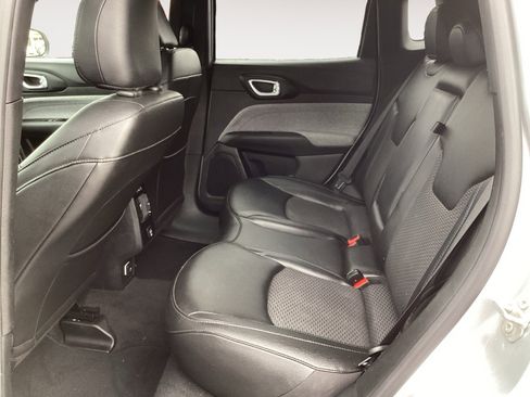 Used 2024 Jeep Compass Latitude image 25