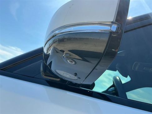 Used 2014 Land Rover Range Rover Sport HSE image 16