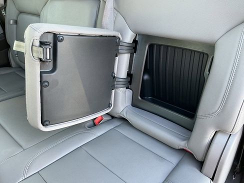 Used 2024 GMC Sierra 3500 SLT w/ SLT Convenience Package image 44