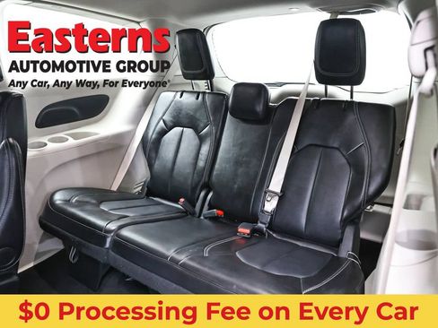 Used 2024 Chrysler Pacifica Touring-L FWD image 26