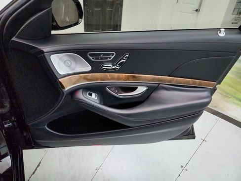 Used 2015 Mercedes-Benz S 550 Sedan w/ Premium 1 Package image 27