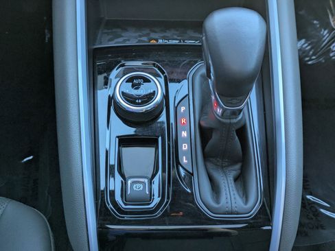 Used 2024 Chevrolet Colorado ZR2 w/ ZR2 Convenience Package III AWD/4WD image 24