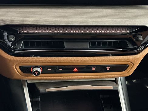 Used 2025 BMW 330i Sedan w/ Premium Package image 20