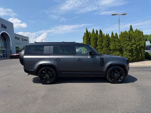 Used 2025 Land Rover Defender 130 V8 AWD/4WD image 2