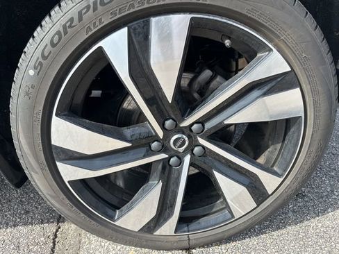 Used 2023 Volvo XC40 B5 Plus w/ Protection Package Premier image 6