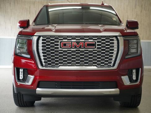 Used 2023 GMC Yukon XL Denali AWD/4WD image 3