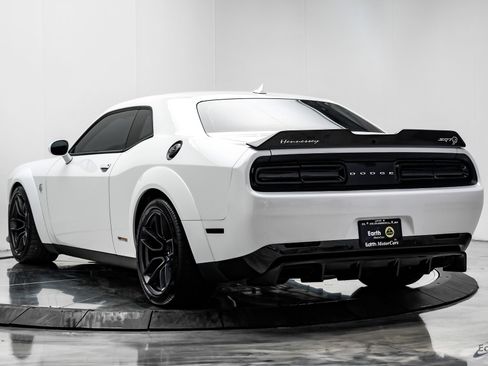 Used 2018 Dodge Challenger SRT Hellcat RWD image 12