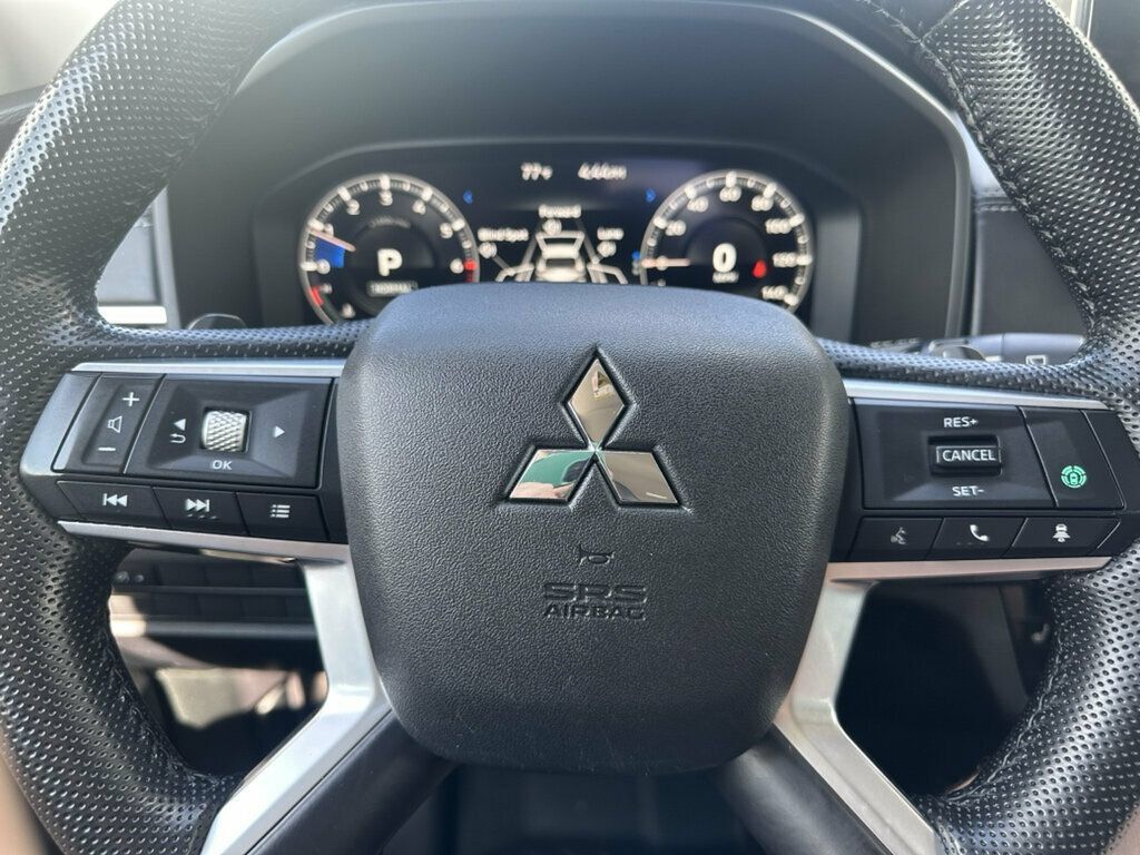 Used 2022 Mitsubishi Outlander SEL AWD/4WD image 13