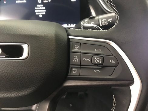 New 2025 Jeep Grand Cherokee Limited image 16