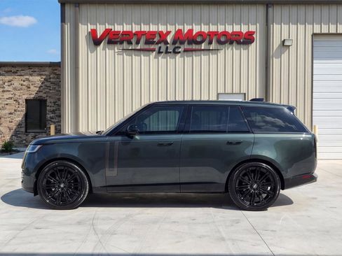 Used 2024 Land Rover Range Rover SE image 2