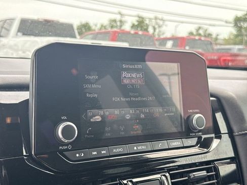Certified 2025 Nissan Pathfinder SV FWD image 16