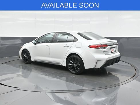 Used 2024 Toyota Corolla SE w/ SE Premium Package FWD image 5