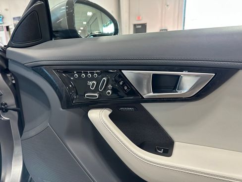 Used 2014 Jaguar F-TYPE S image 38