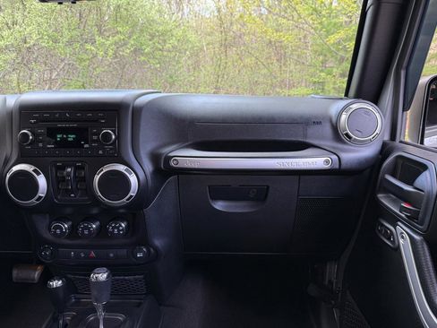 Used 2018 Jeep Wrangler Unlimited Sahara w/ Max Tow Package AWD/4WD image 25